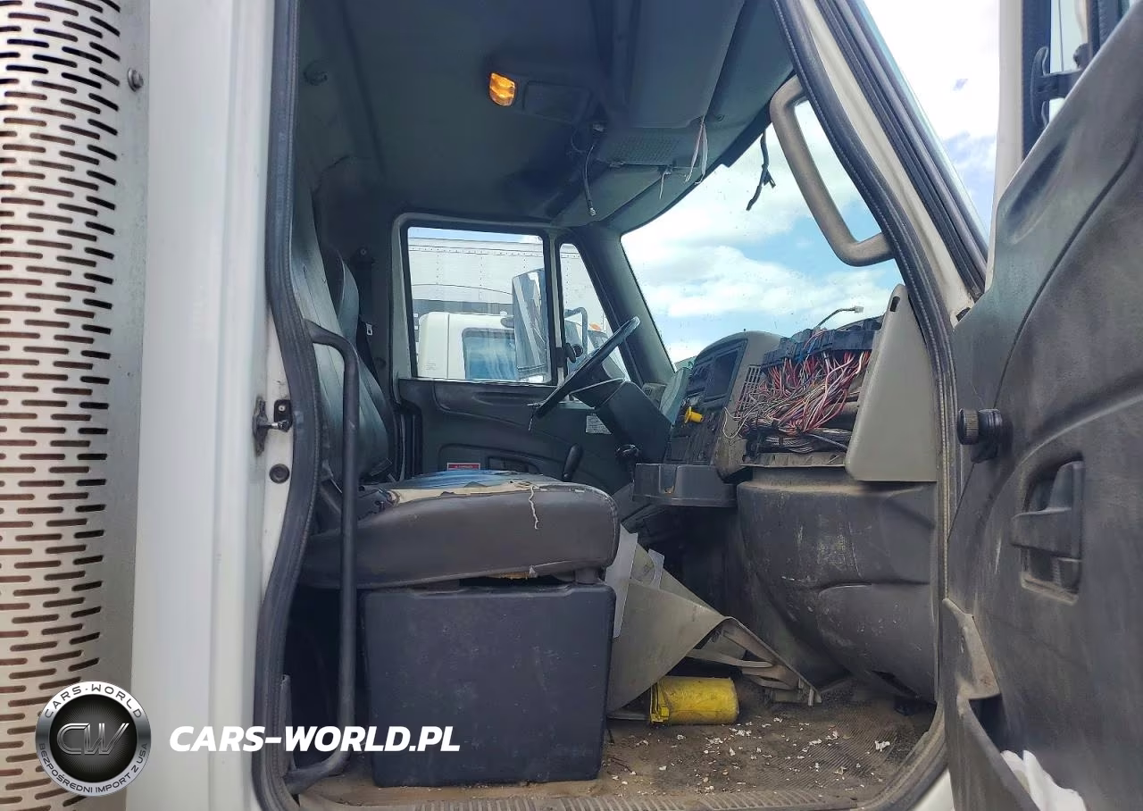 2011 International 7400 Refuse Truck VIN:1HTWGAAT5BJ424746 - 5