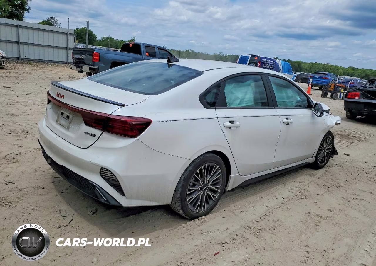 2024 Kia Forte Gt Line VIN:3KPF54AD9RE741868 - 3