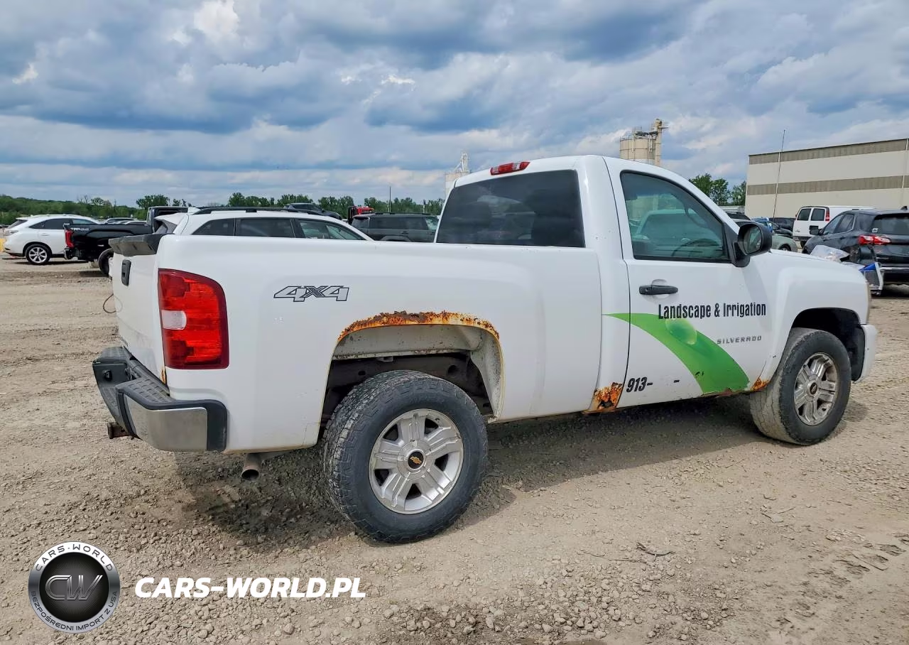 2013 Chevrolet Silverado K1500 VIN:1GCNKPEA1DZ151926 - 3