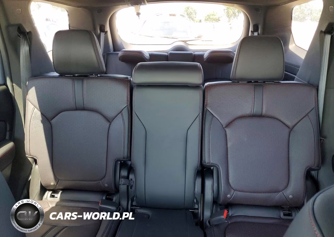 2025 Honda Pilot Black VIN:5FNYG1H99SB054859 - 10