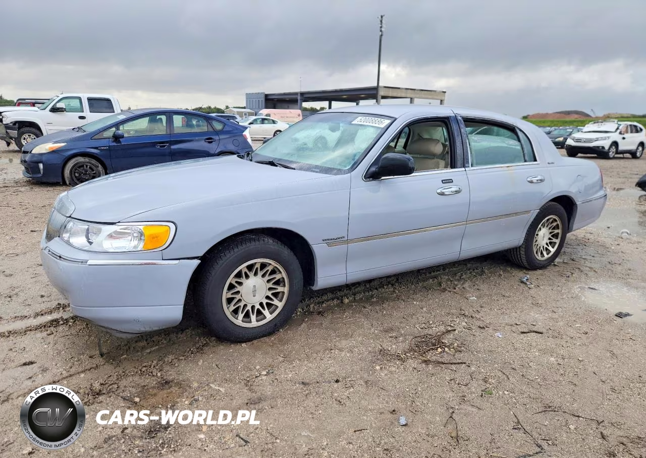 1999 Lincoln Town Car Signature