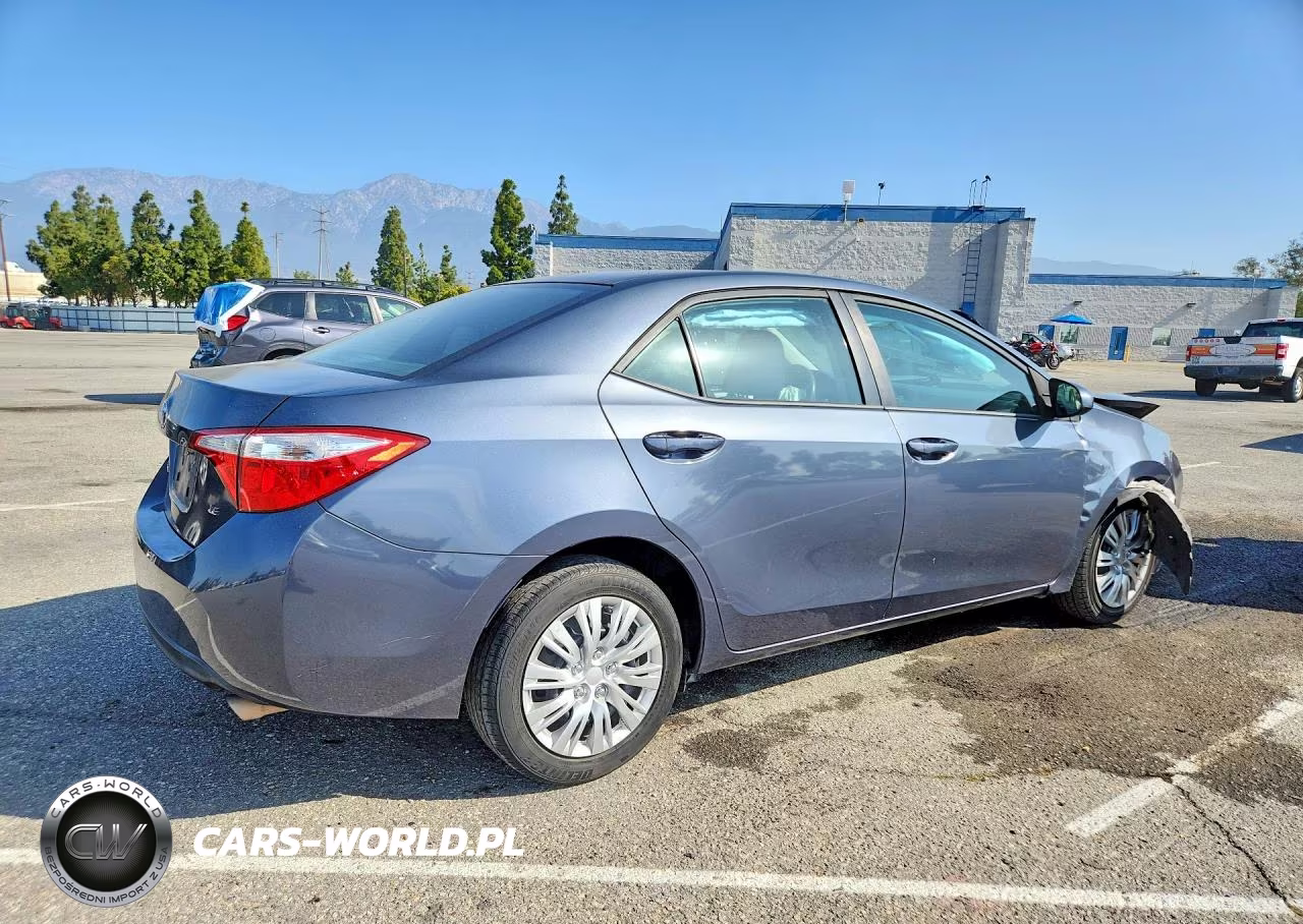 2015 Toyota Corolla Le VIN:5YFBURHE2FP195938 - 3