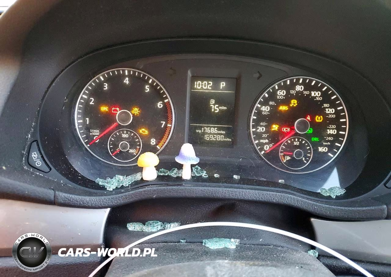 2015 Volkswagen Passat S VIN:1VWAS7A34FC050890 - 9