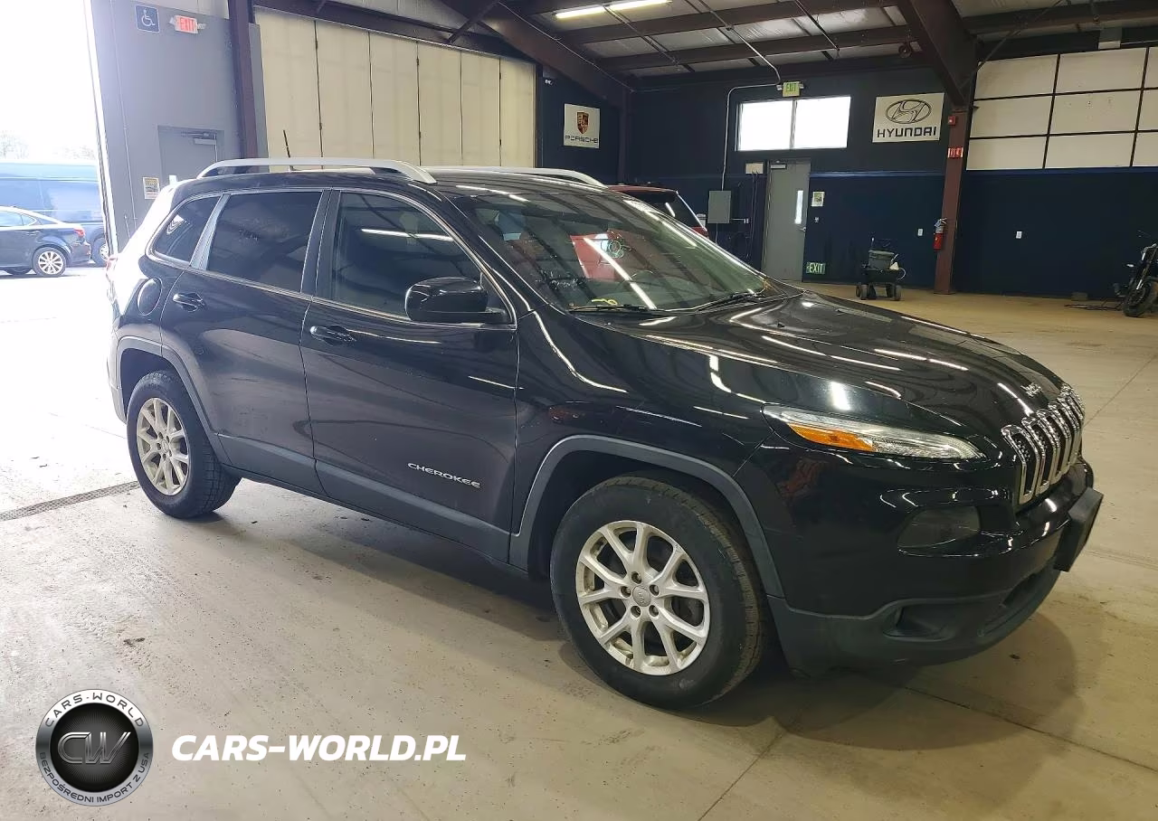 2015 Jeep Cherokee Latitude VIN:1C4PJMCS7FW793075 - 4