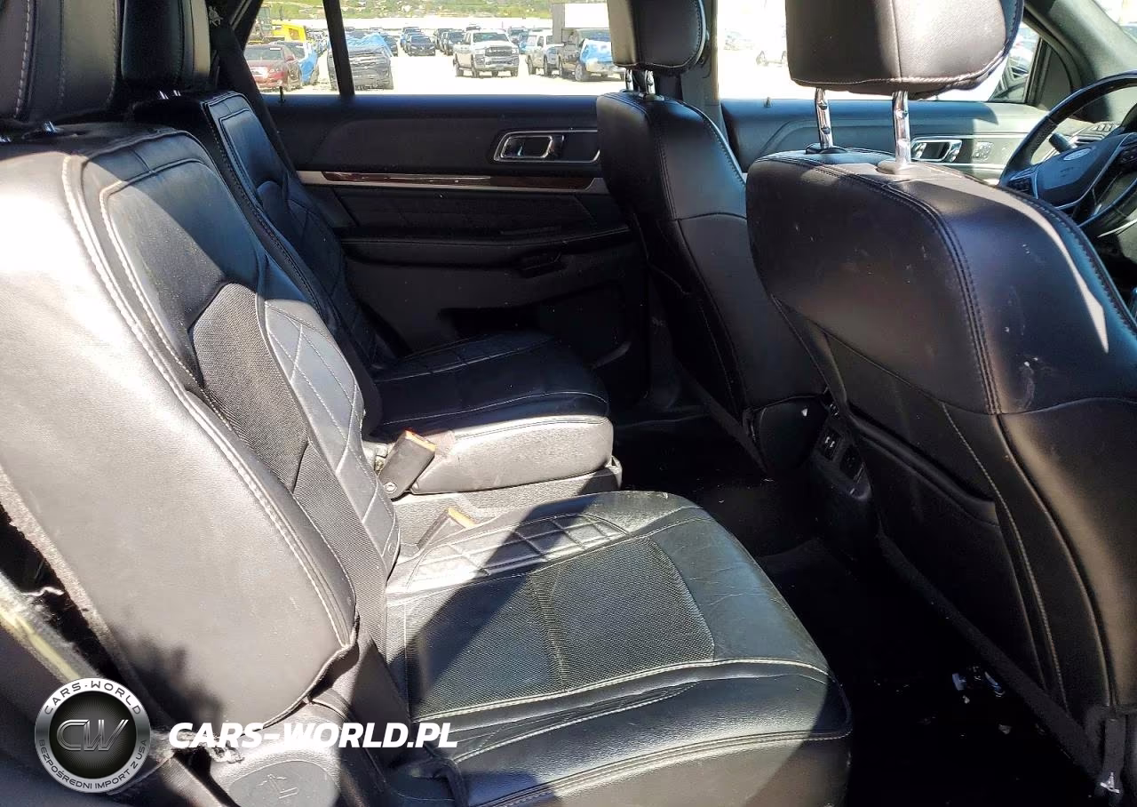 2017 Ford Explorer Platinum VIN:1FM5K8HT2HGD23557 - 10