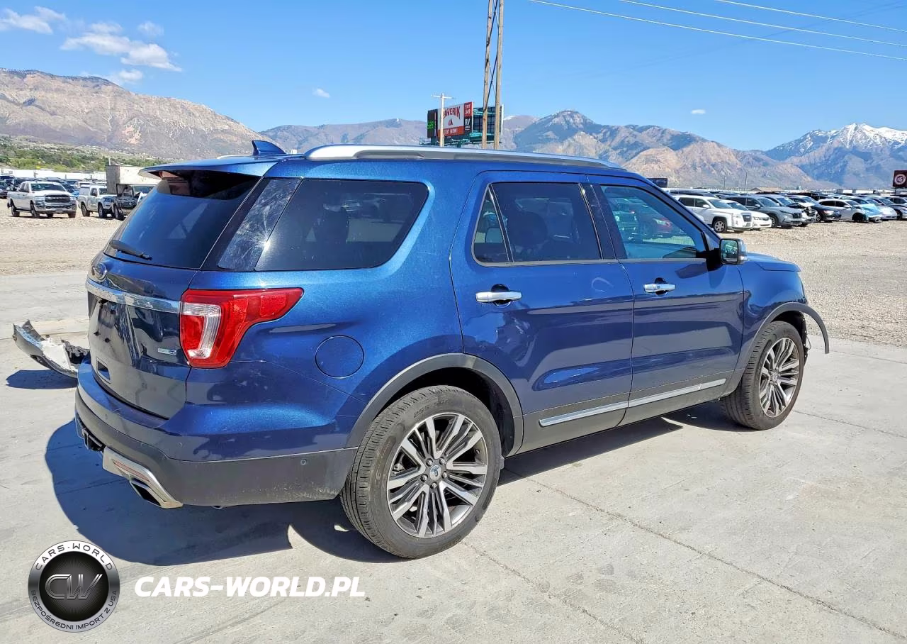 2017 Ford Explorer Platinum VIN:1FM5K8HT2HGD23557 - 3