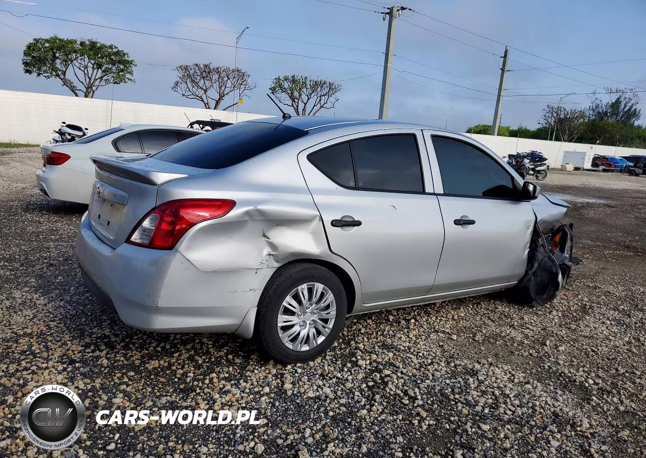 2018 Nissan Versa S Plus VIN:3N1CN7AP6JL859667 - 3