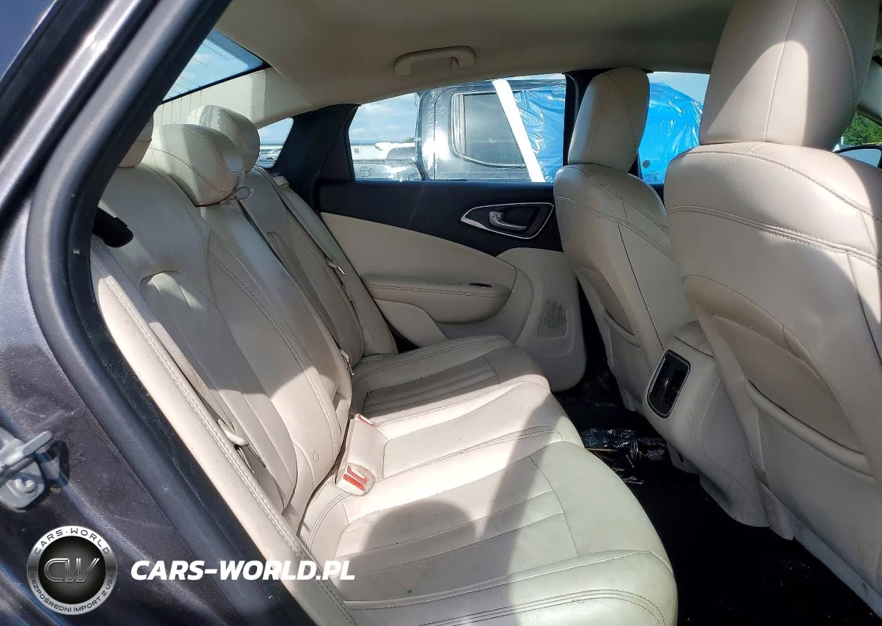 2015 Chrysler 200 C VIN:1C3CCCCG7FN690439 - 10