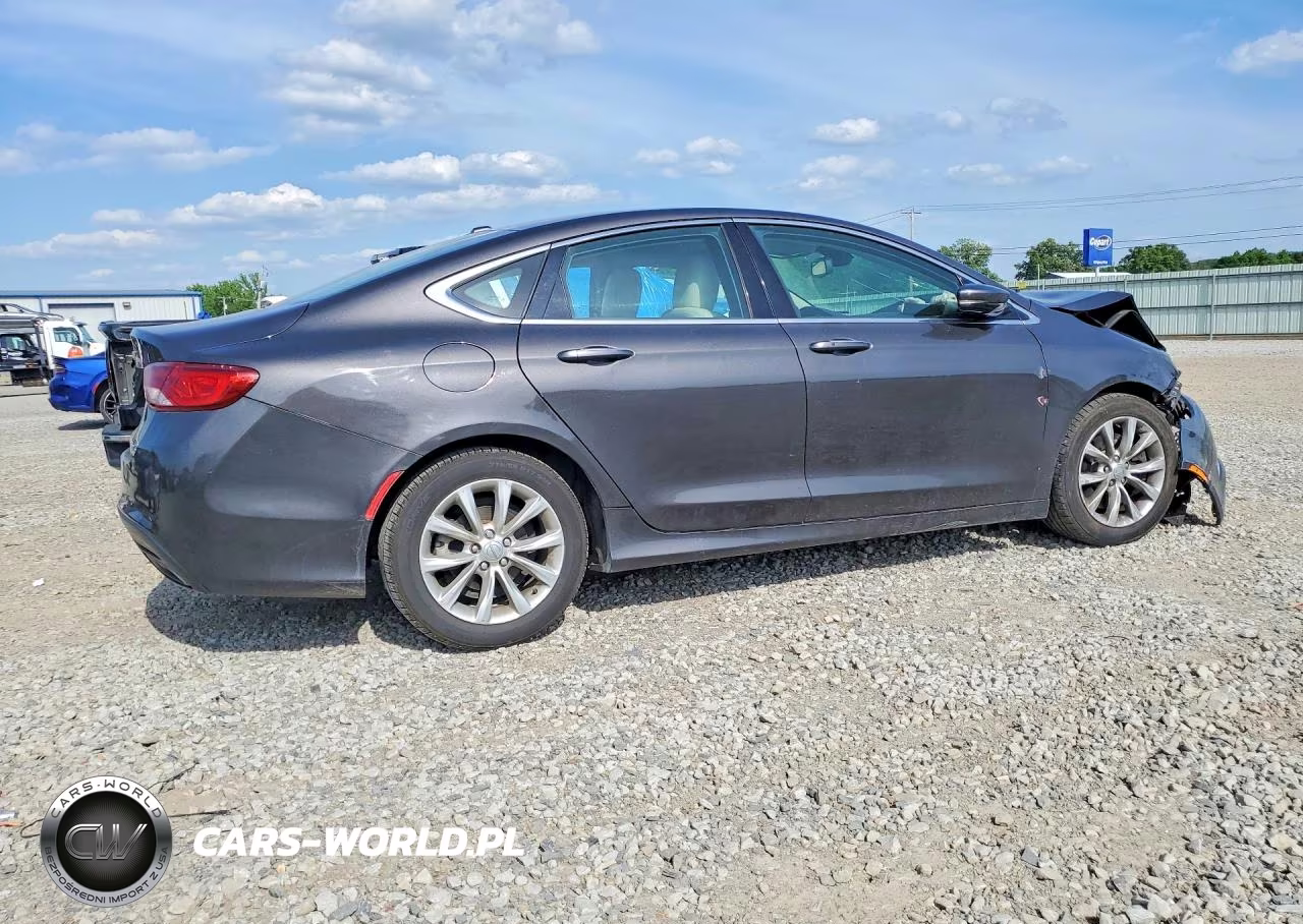 2015 Chrysler 200 C VIN:1C3CCCCG7FN690439 - 3