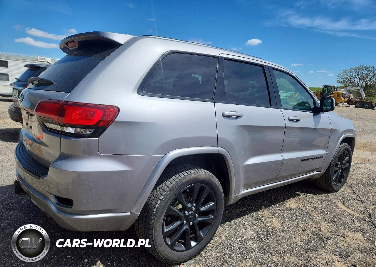 2017 Jeep Grand Cherokee Laredo VIN:1C4RJFAG9HC819358 - 3