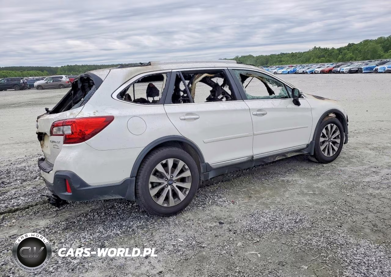 2019 Subaru Outback Touring VIN:4S4BSATC0K3376709 - 3
