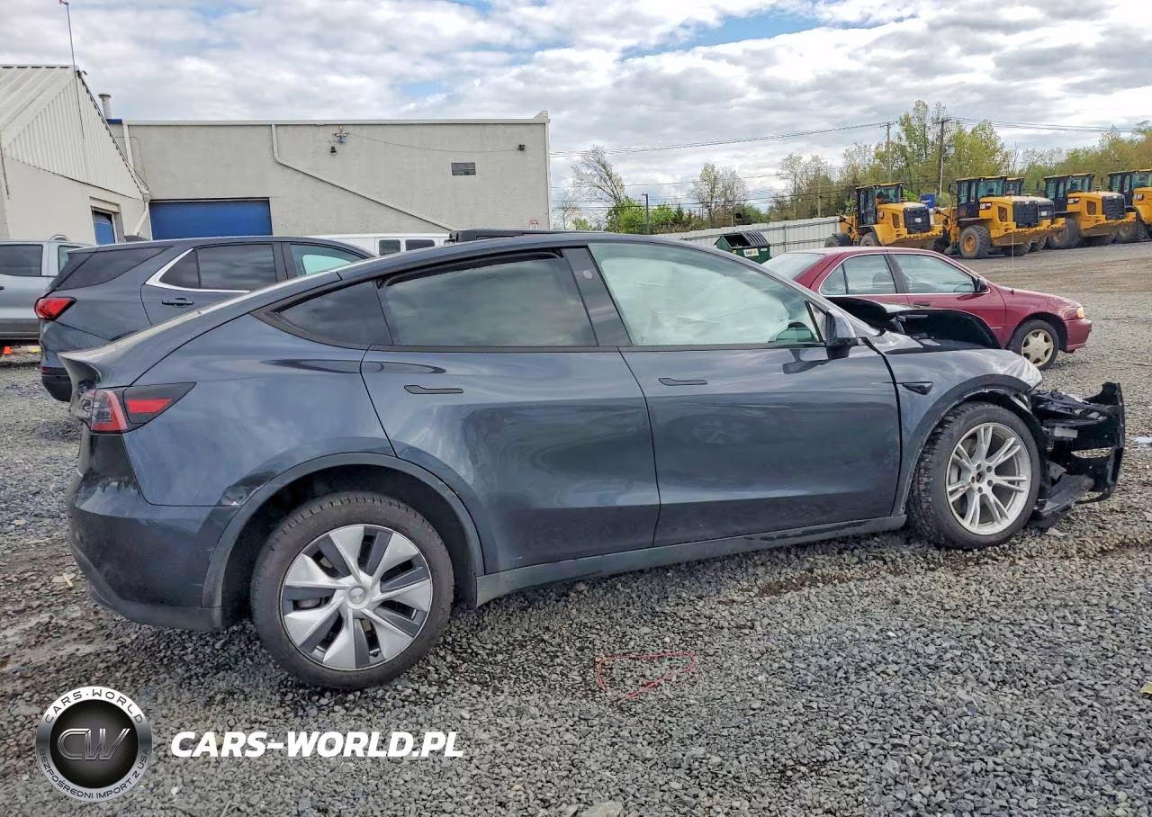 2024 Tesla Model Y VIN:7SAYGDEE3RA278724 - 3