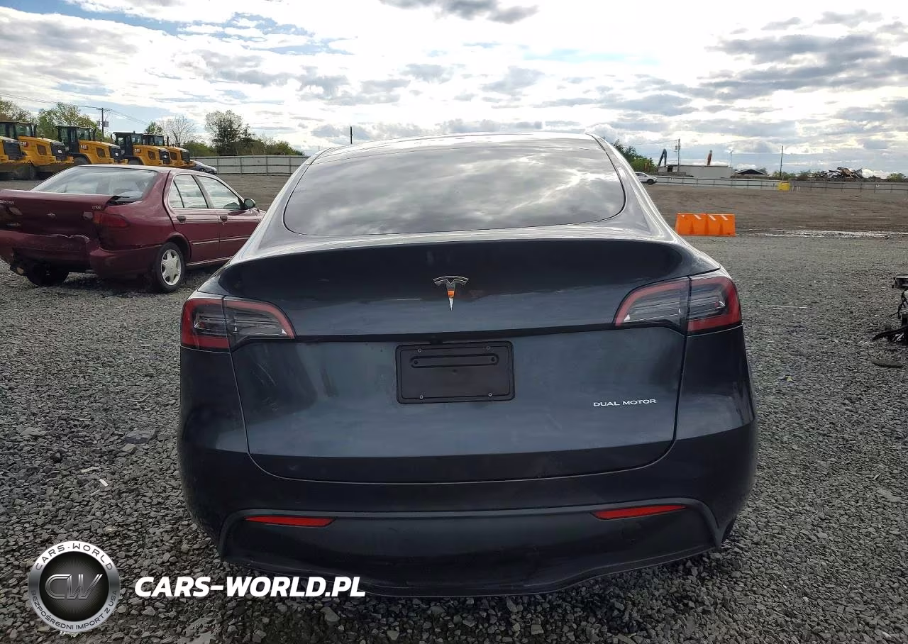 2024 Tesla Model Y VIN:7SAYGDEE3RA278724 - 6