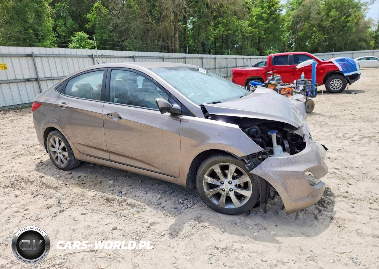 2013 Hyundai Accent Gls VIN:KMHCU4AE4DU277652 - 4