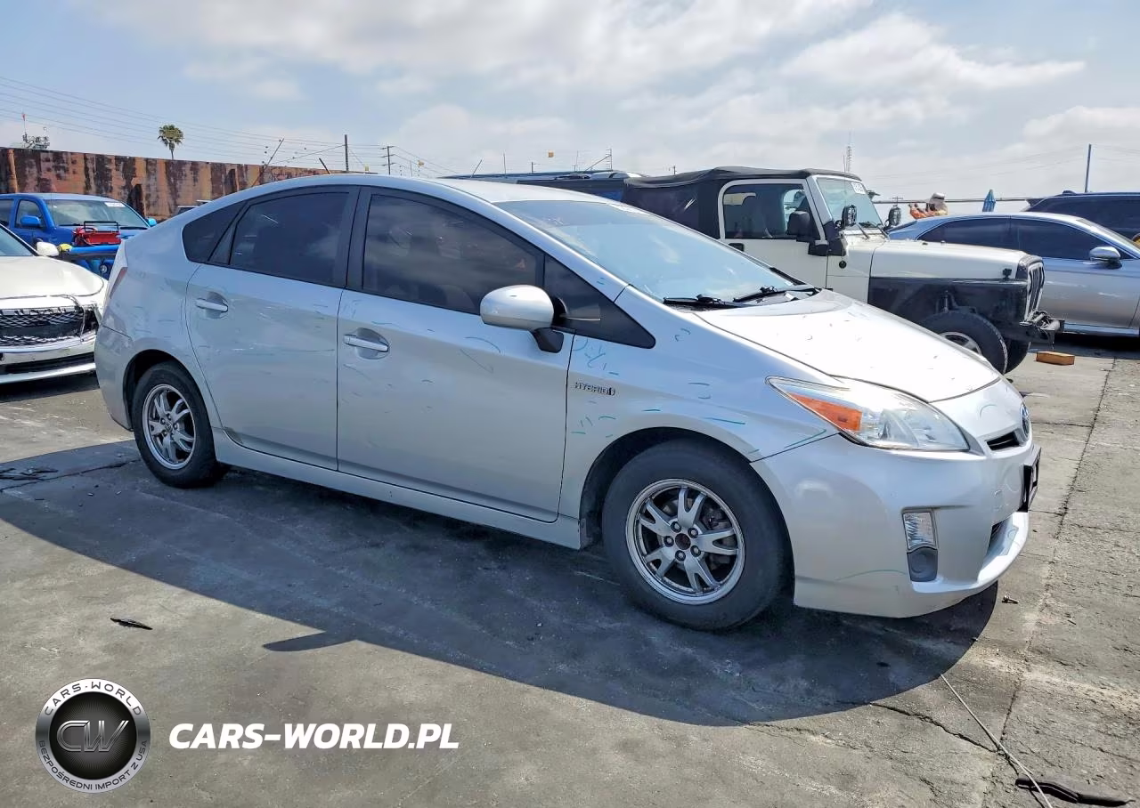 2011 Toyota Prius Two VIN:JTDKN3DU5B0281627 - 4