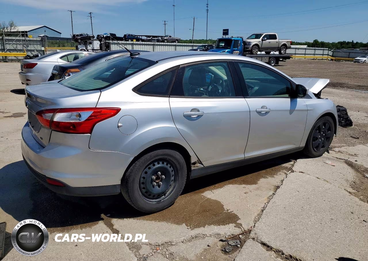 2012 Ford Focus Se VIN:1FAHP3F26CL104669 - 3