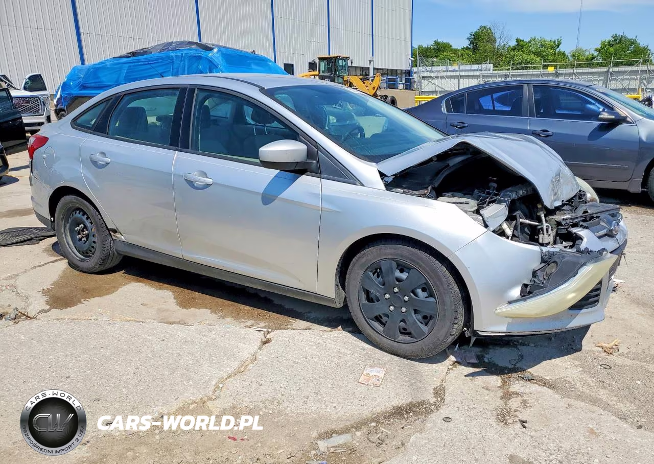 2012 Ford Focus Se VIN:1FAHP3F26CL104669 - 4