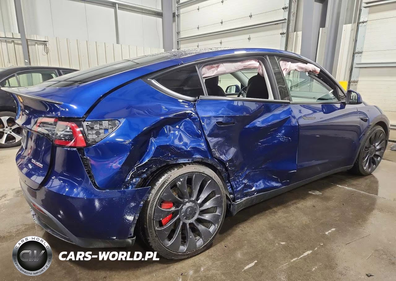 2023 Tesla Model Y VIN:7SAYGDEF5PF827347 - 3