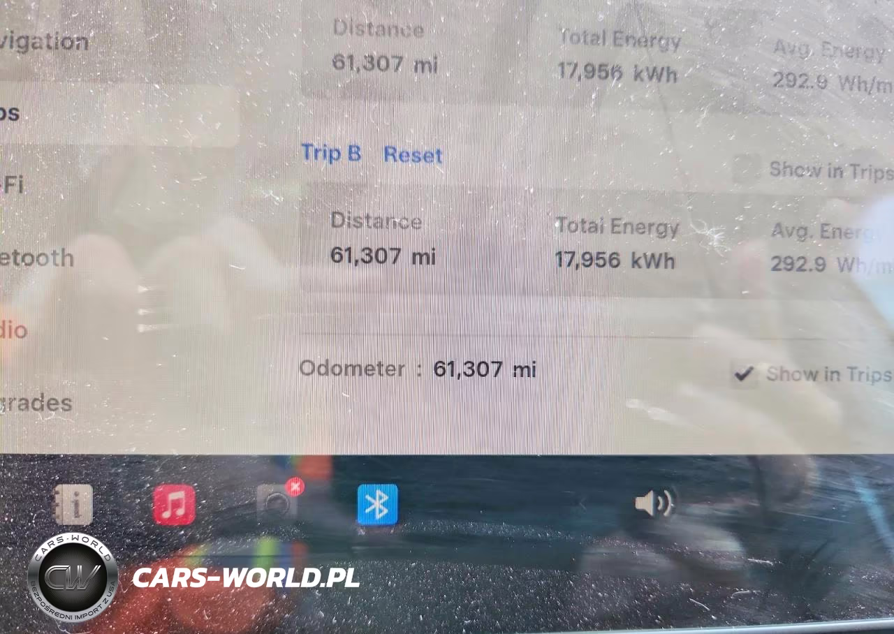 2023 Tesla Model Y VIN:7SAYGDEF5PF827347 - 9