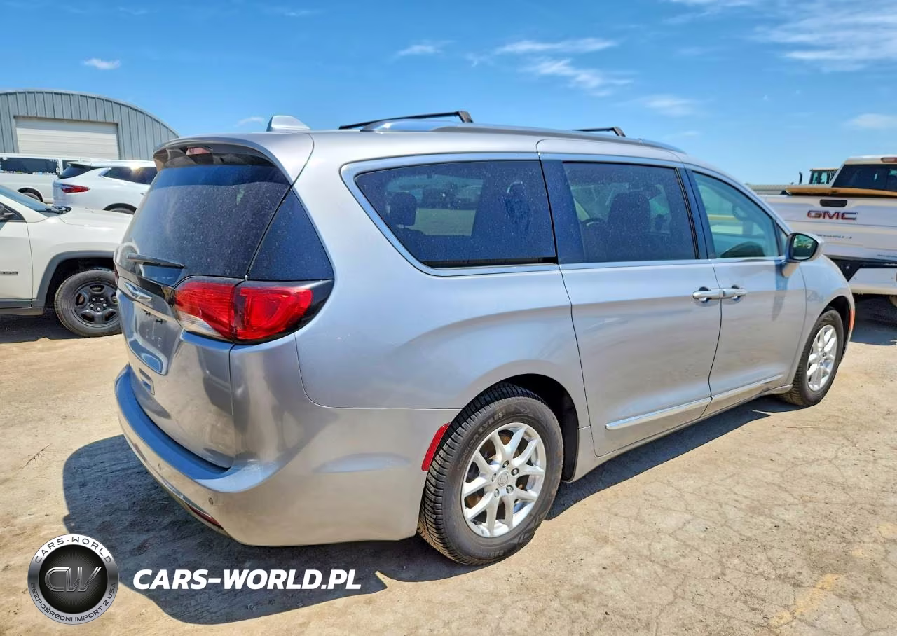 2020 Chrysler Pacifica Touring L VIN:2C4RC1BG0LR120311 - 3