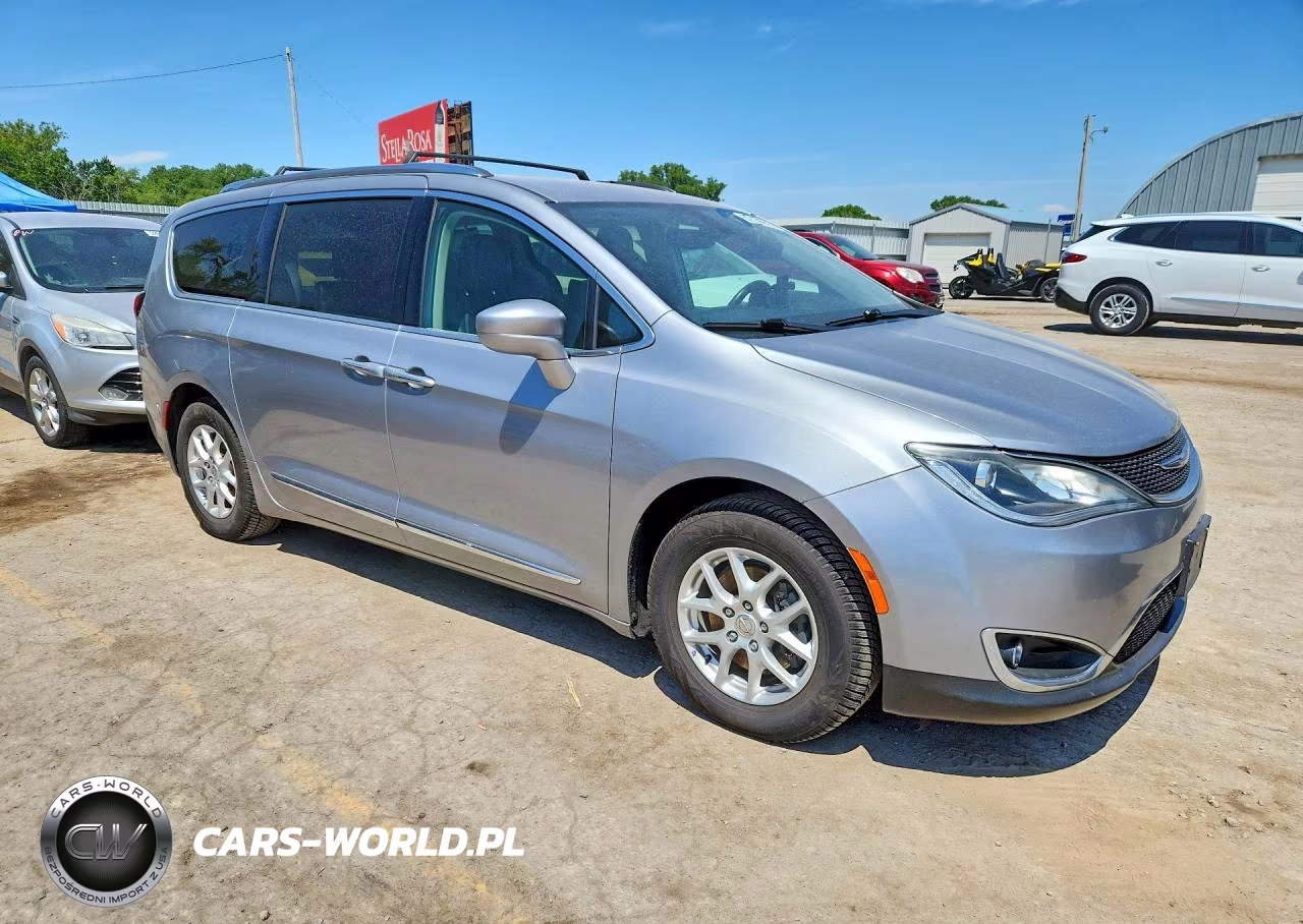 2020 Chrysler Pacifica Touring L VIN:2C4RC1BG0LR120311 - 4