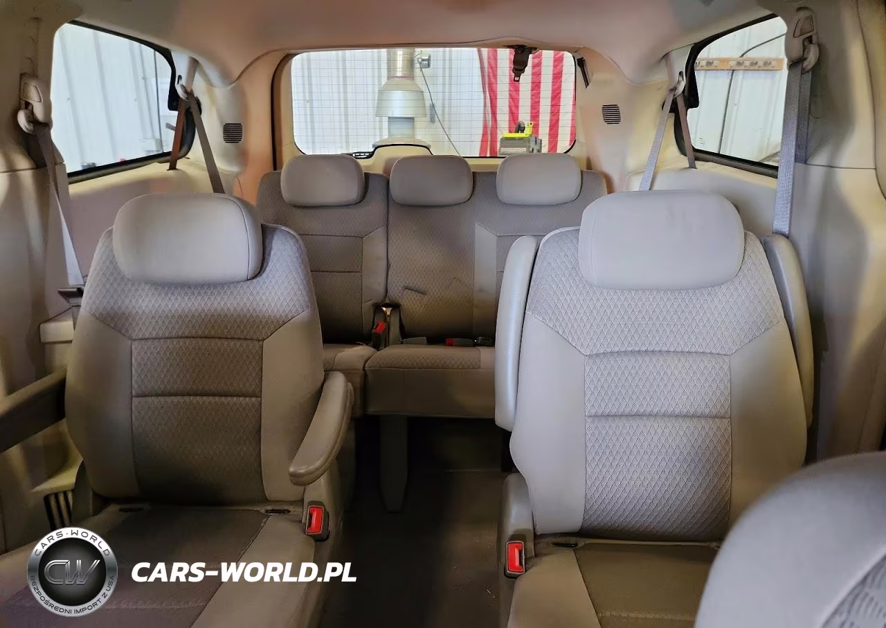2008 Chrysler Town & Country Touring VIN:2A8HR54P68R635344 - 10