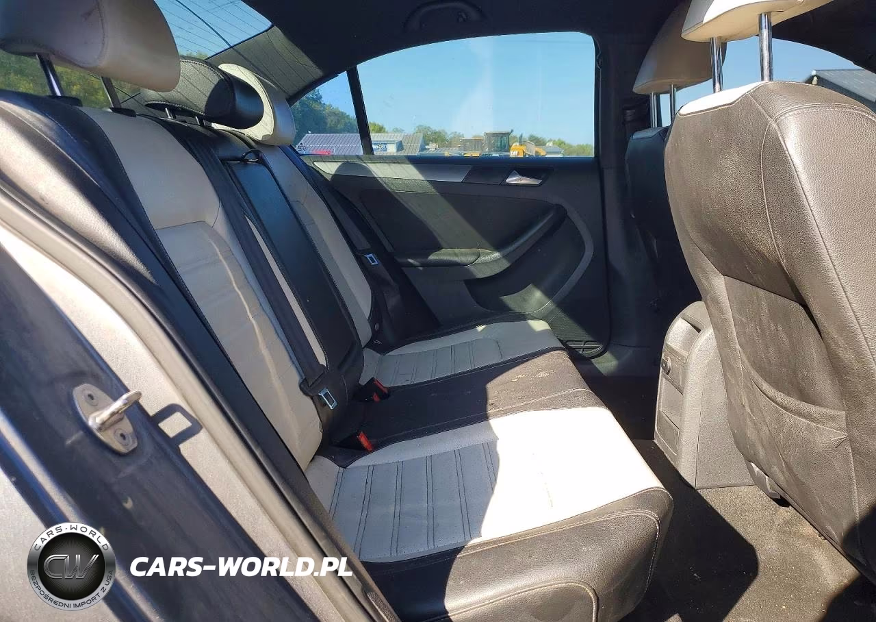 2016 Volkswagen Jetta Sport VIN:3VWB17AJ3GM240864 - 10