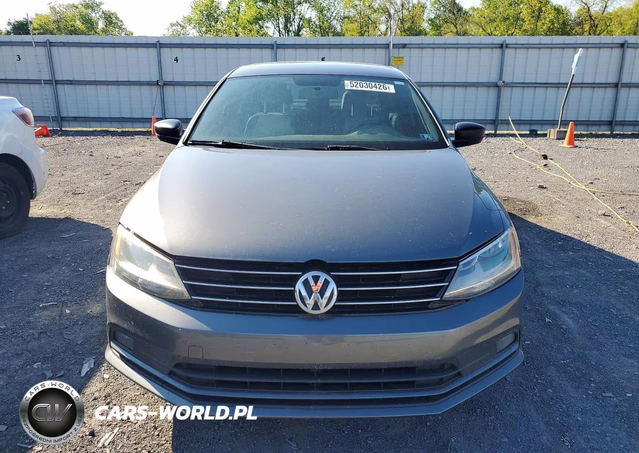 2016 Volkswagen Jetta Sport VIN:3VWB17AJ3GM240864 - 5