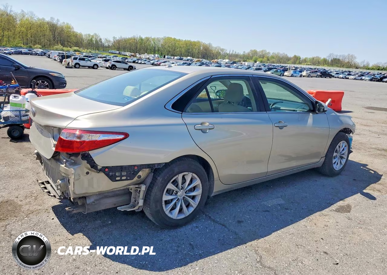 2015 Toyota Camry Le VIN:4T4BF1FK5FR462269 - 3