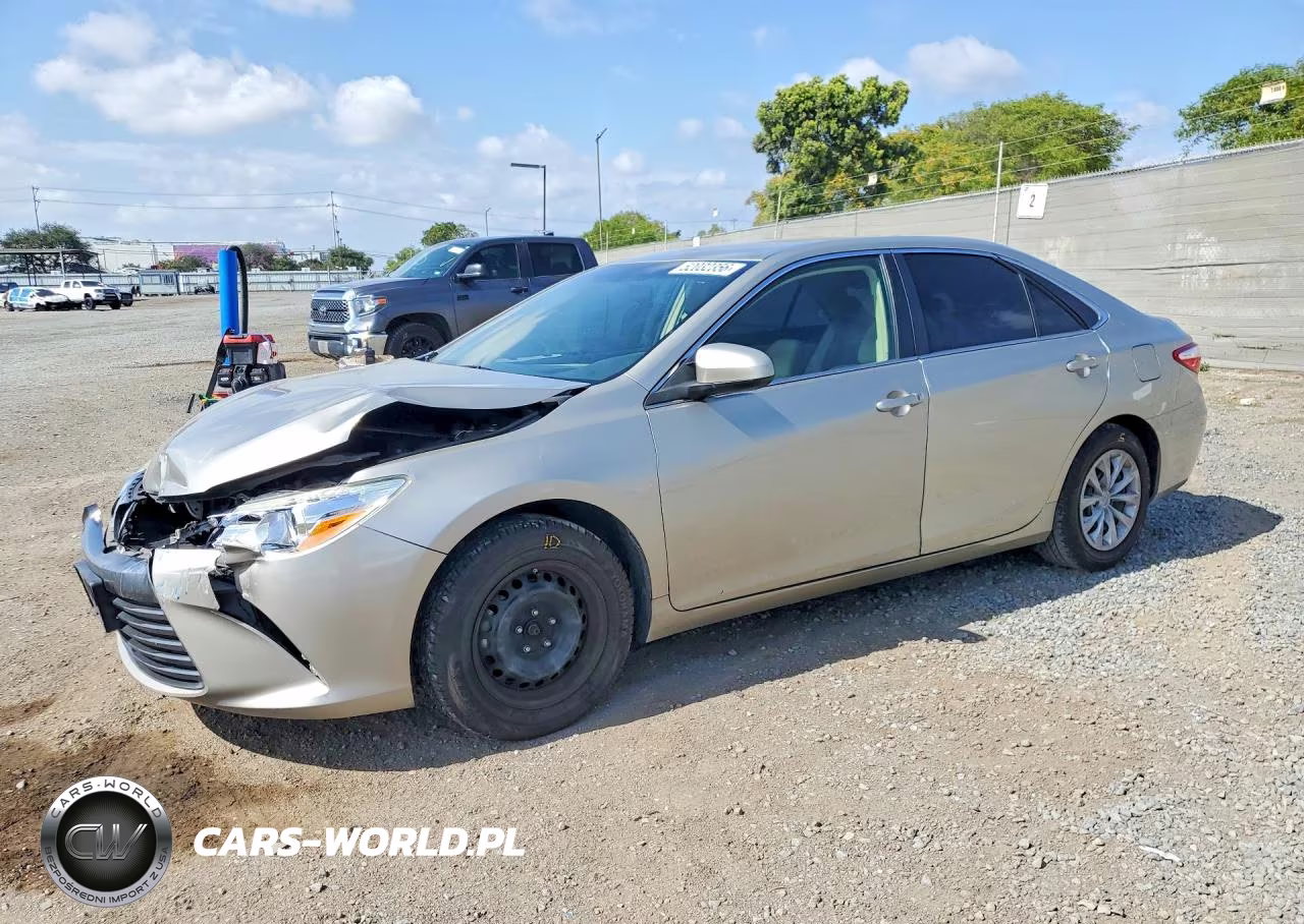 2015 Toyota Camry Le – zdjęcie 1 z 12