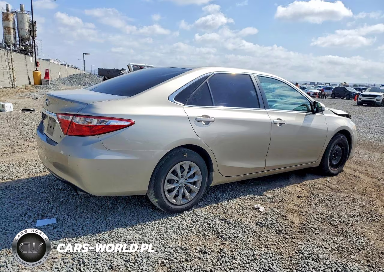 2015 Toyota Camry Le VIN:4T1BF1FK8FU105095 - 3