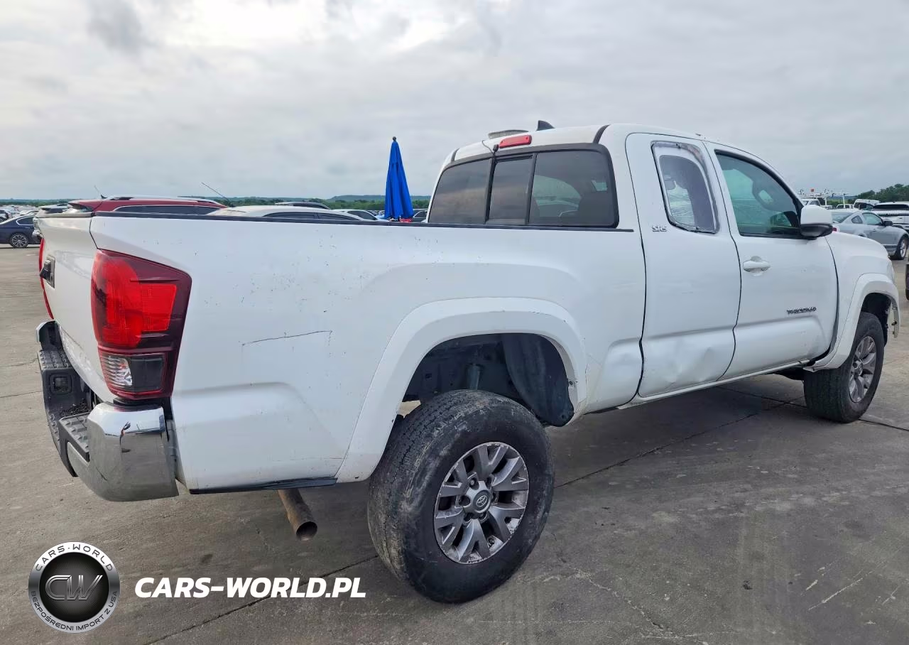 2018 Toyota Tacoma Sr5 VIN:5TFRX5GNXJX120995 - 3