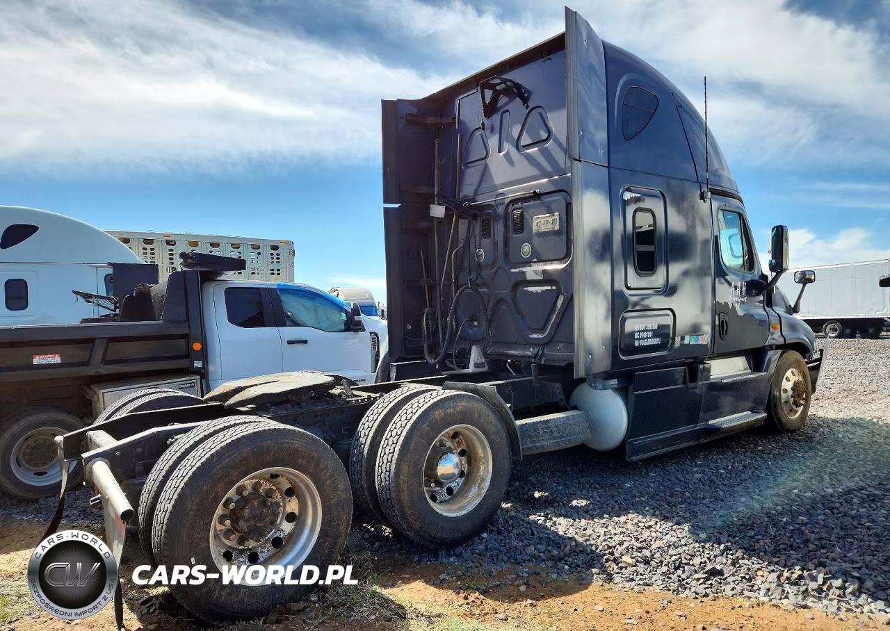 2013 Freightliner Cascadia 125 Semi Truck VIN:1FUJGLDR5DSBS1364 - 4