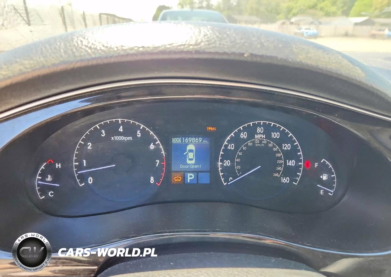 2012 Hyundai Genesis 3.8L VIN:KMHGC4DD2CU152249 - 9