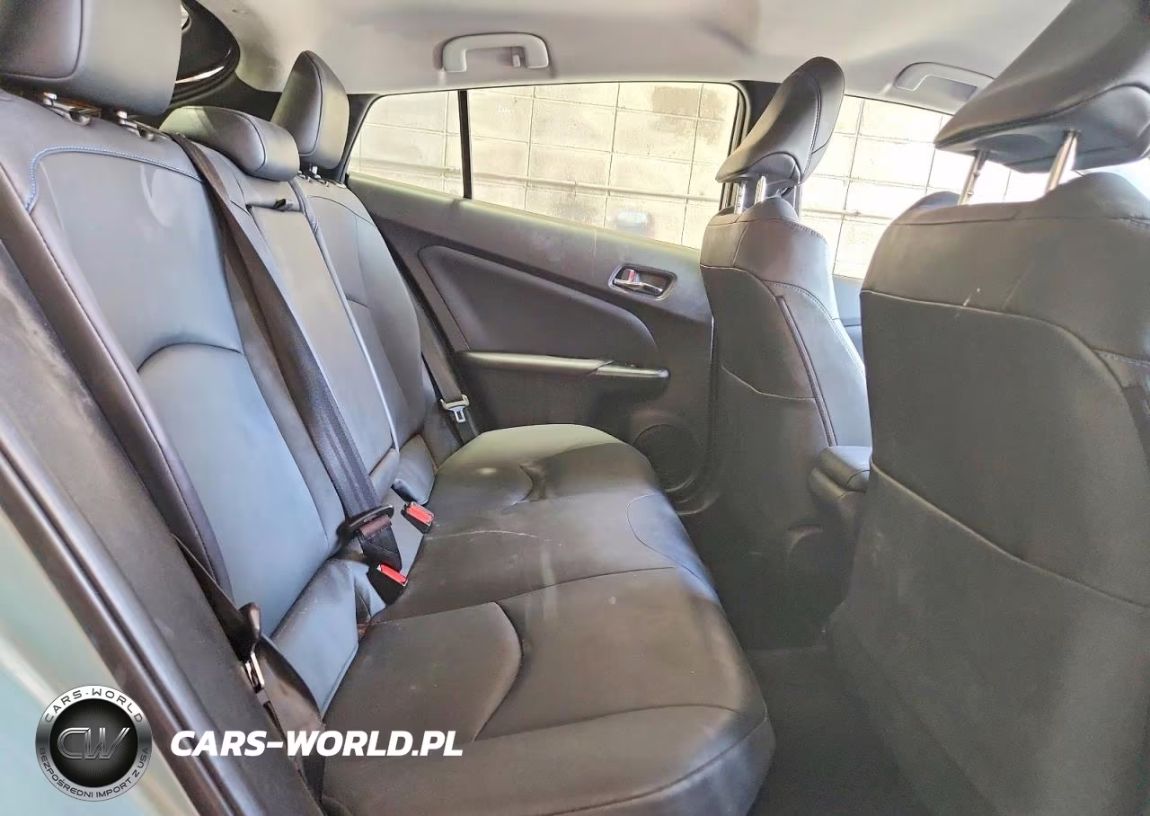 2016 Toyota Prius Four Touring VIN:JTDKARFU8G3023667 - 10