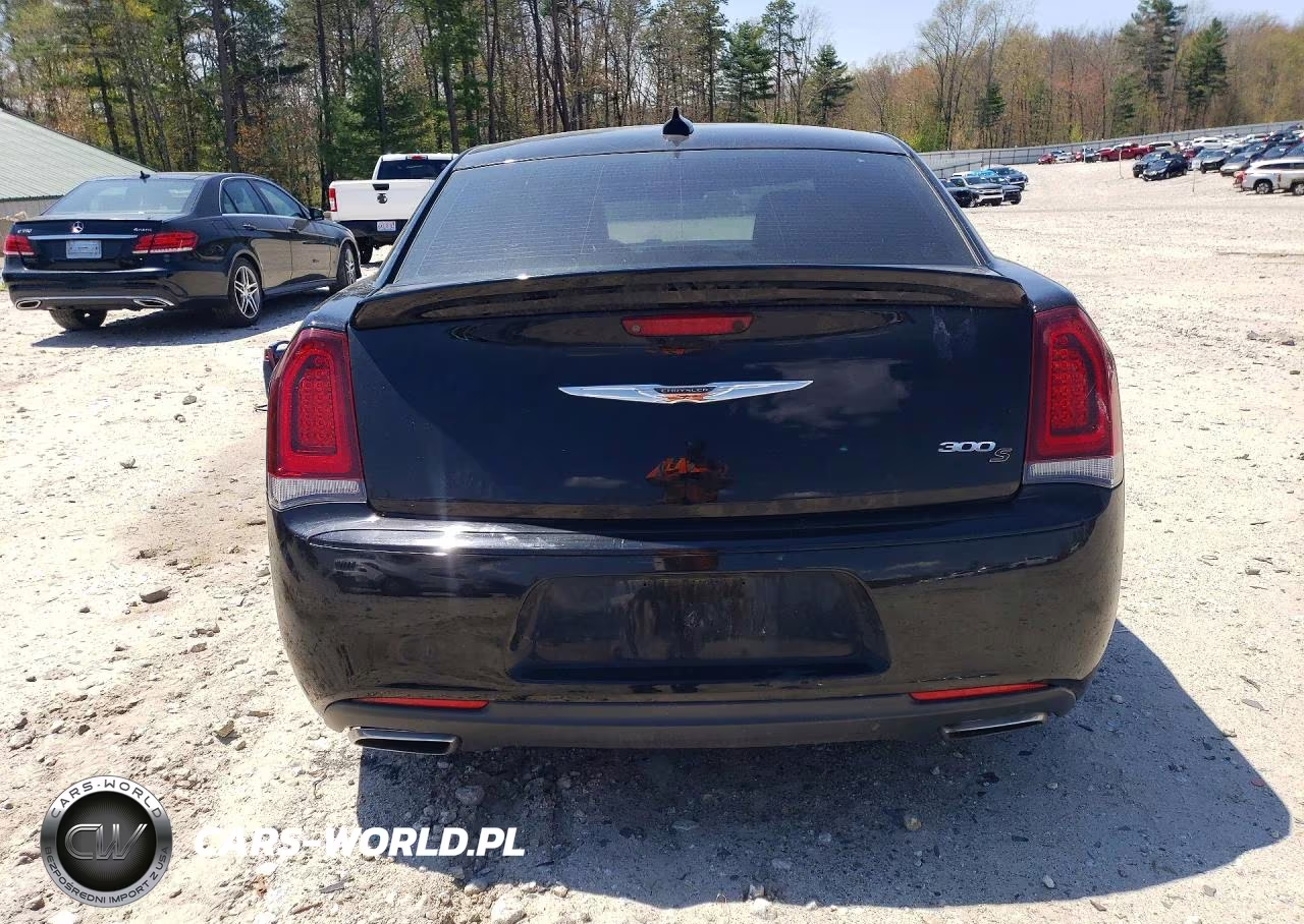 2016 Chrysler 300 S VIN:2C3CCABG7GH229886 - 6