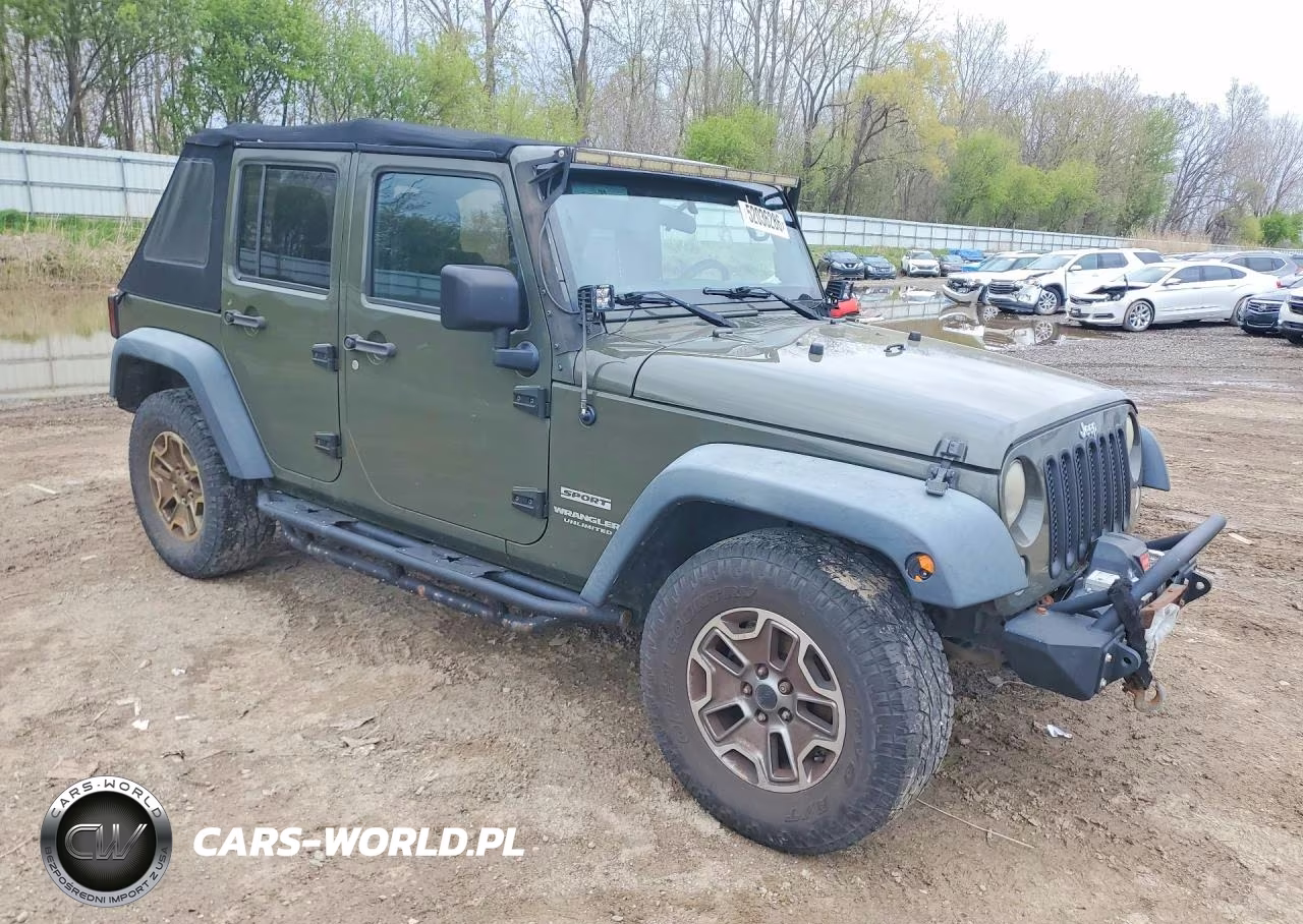 2015 Jeep Wrangler Unlimited Sport VIN:1C4BJWDG7FL703134 - 4
