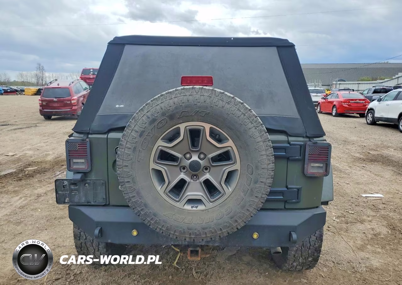 2015 Jeep Wrangler Unlimited Sport VIN:1C4BJWDG7FL703134 - 6