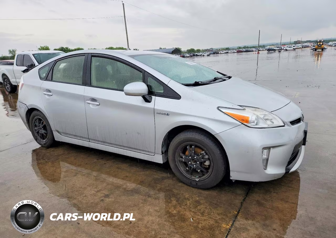 2013 Toyota Prius VIN:JTDKN3DU2D5566887 - 4