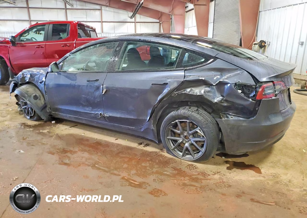 2023 Tesla Model 3 VIN:5YJ3E1EA0PF581811 - 2
