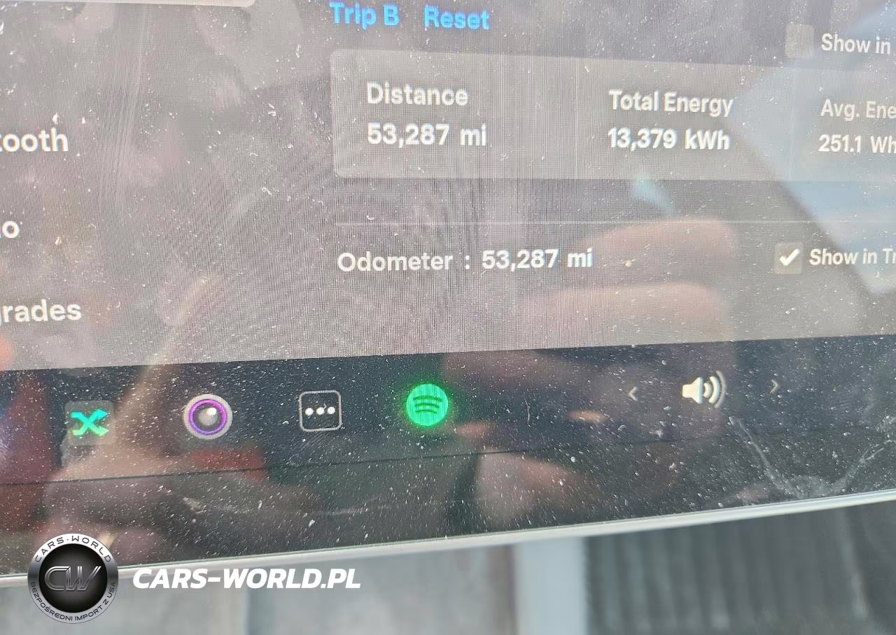 2023 Tesla Model 3 VIN:5YJ3E1EA0PF581811 - 9