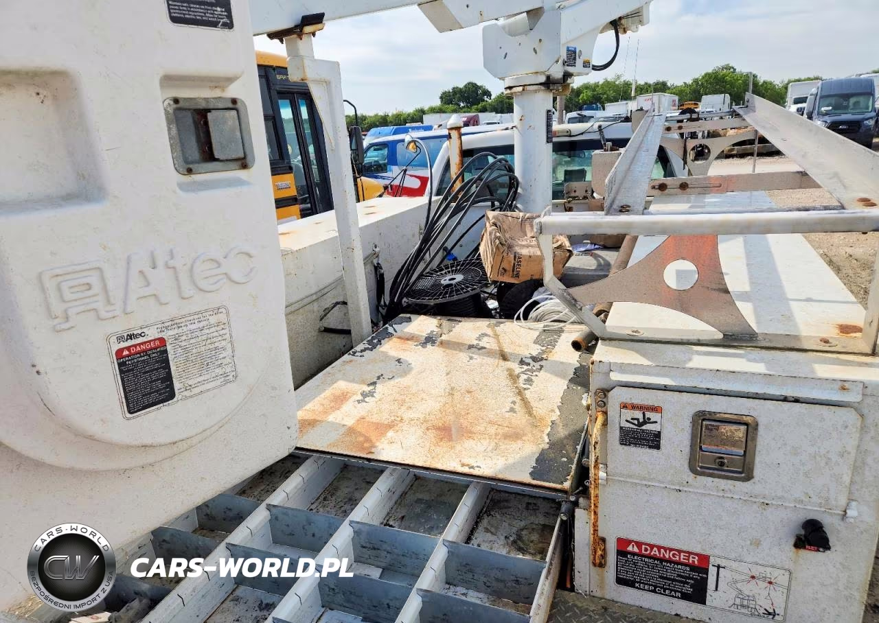 2013 Ford F450 Super Duty Bucket Truck VIN:1FDUF4GY0DEB00445 - 6