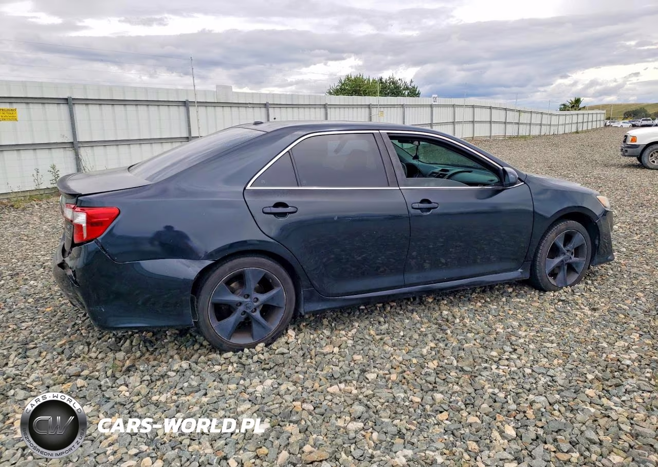 2014 Toyota Camry Se Sport VIN:4T1BF1FK7EU757561 - 3