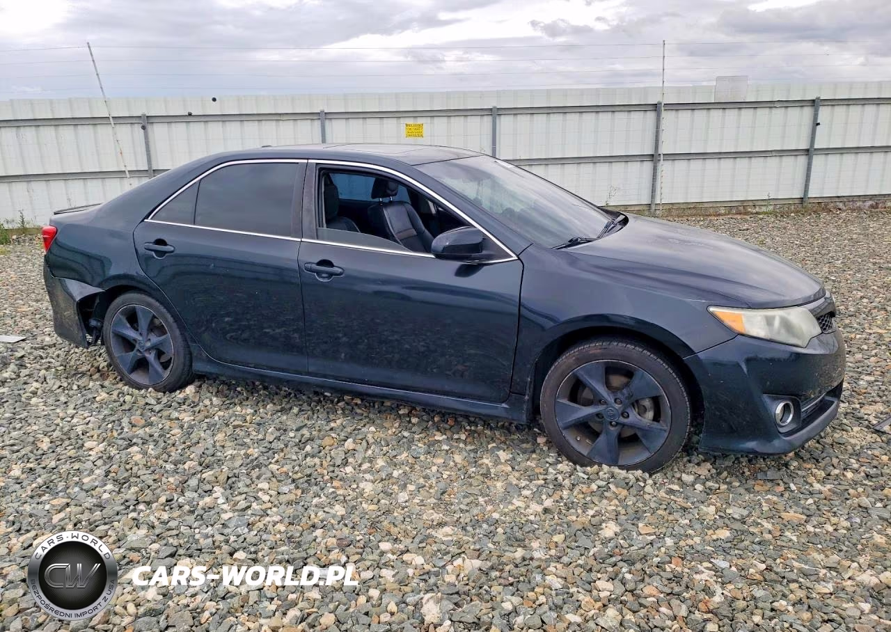 2014 Toyota Camry Se Sport VIN:4T1BF1FK7EU757561 - 4