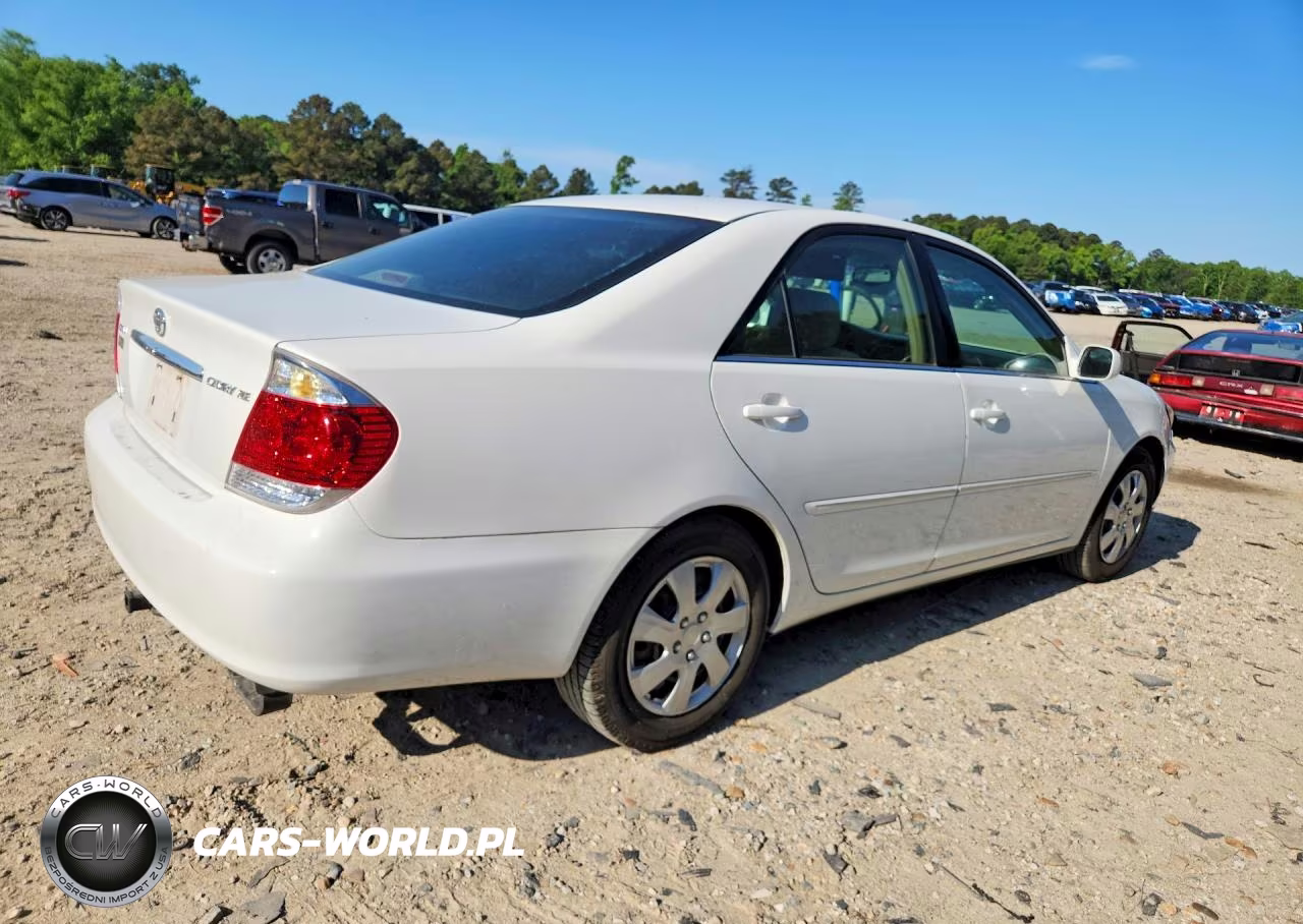 2005 Toyota Camry Xle VIN:4T1BE32K95U569015 - 3