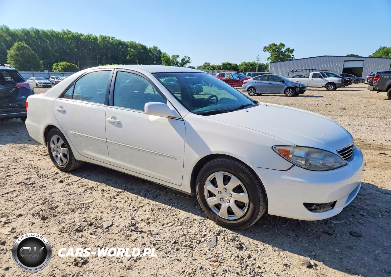 2005 Toyota Camry Xle VIN:4T1BE32K95U569015 - 4