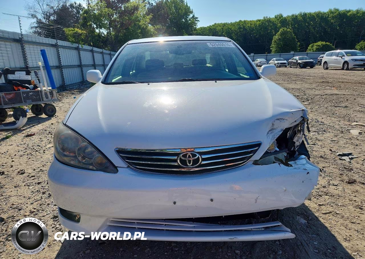 2005 Toyota Camry Xle VIN:4T1BE32K95U569015 - 5