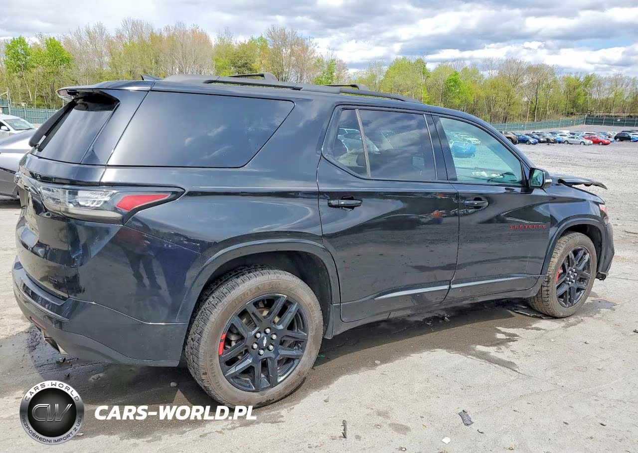 2020 Chevrolet Traverse Premier VIN:1GNEVKKW2LJ101972 - 3