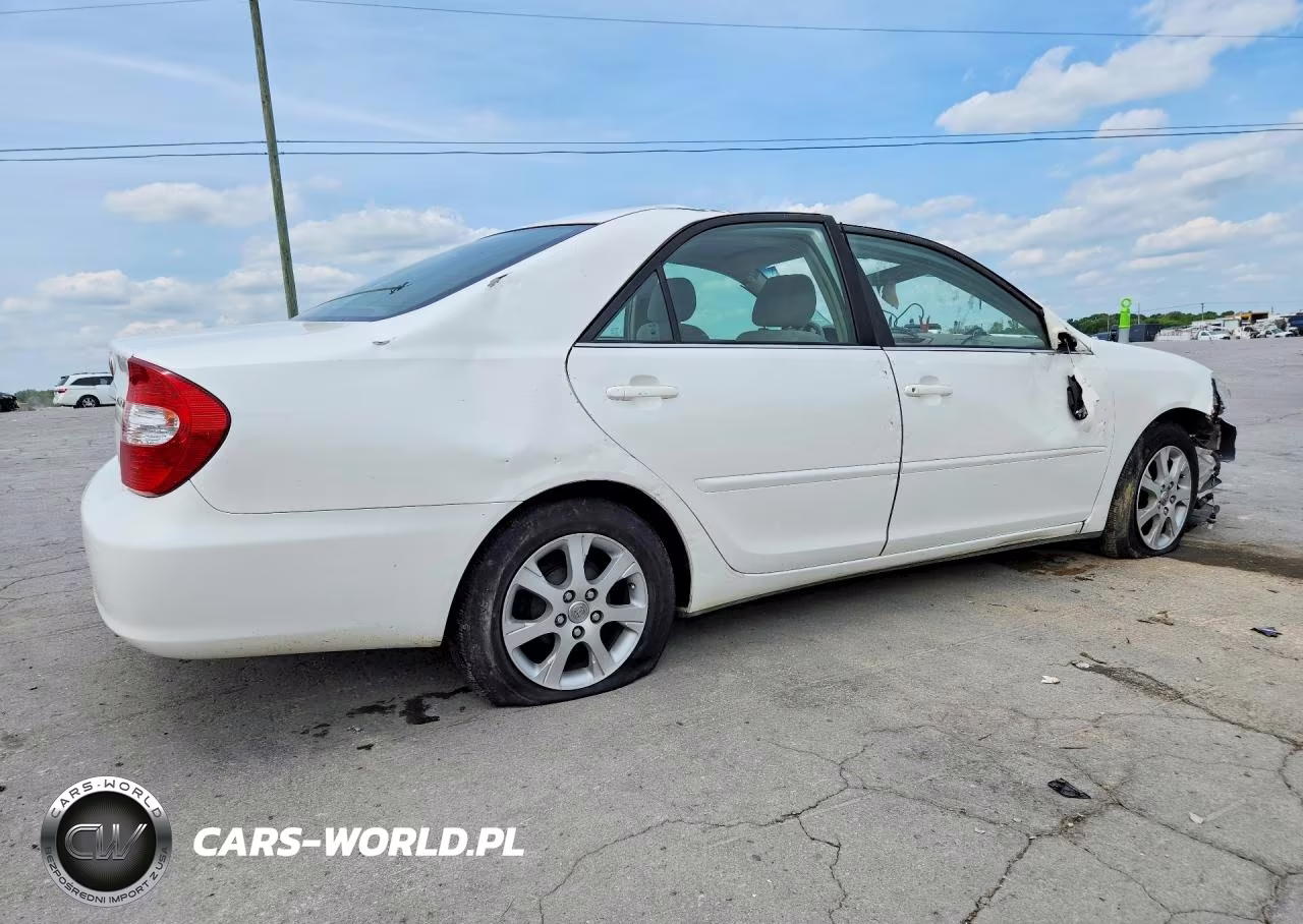 2004 Toyota Camry Le VIN:JTDBE32K640265165 - 3