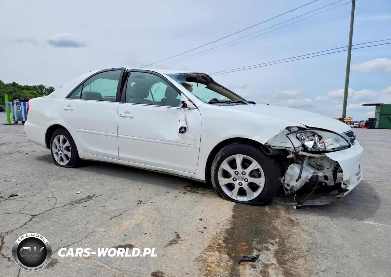 2004 Toyota Camry Le VIN:JTDBE32K640265165 - 4